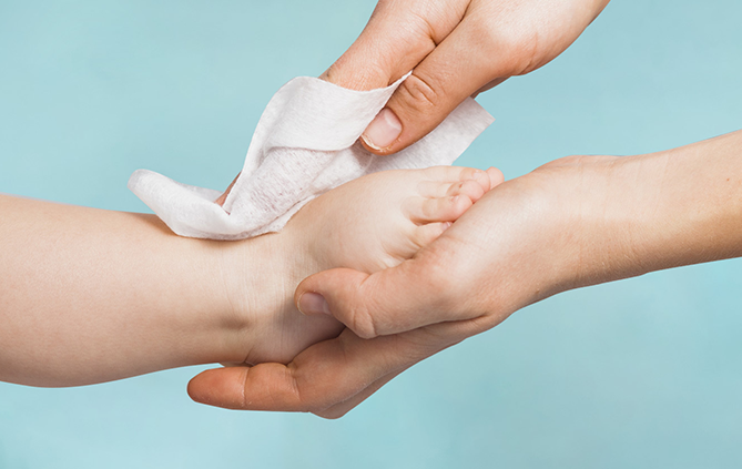 Are hand disposable wipes effective in removing dirt and bacteria from hands?