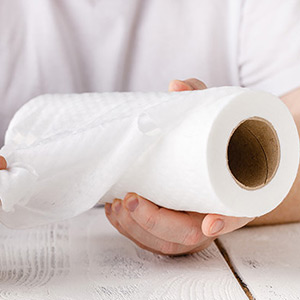 How should disposable nonwoven dry wipes be stored？